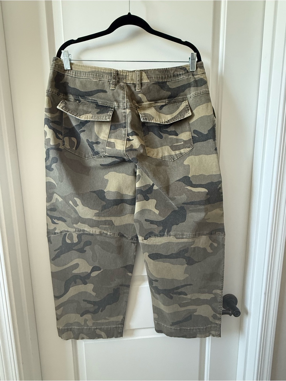 KUT From The Kloth Ashton High Rise Barrel Leg, Olive Camo, Size 14 - Picture 9 of 15